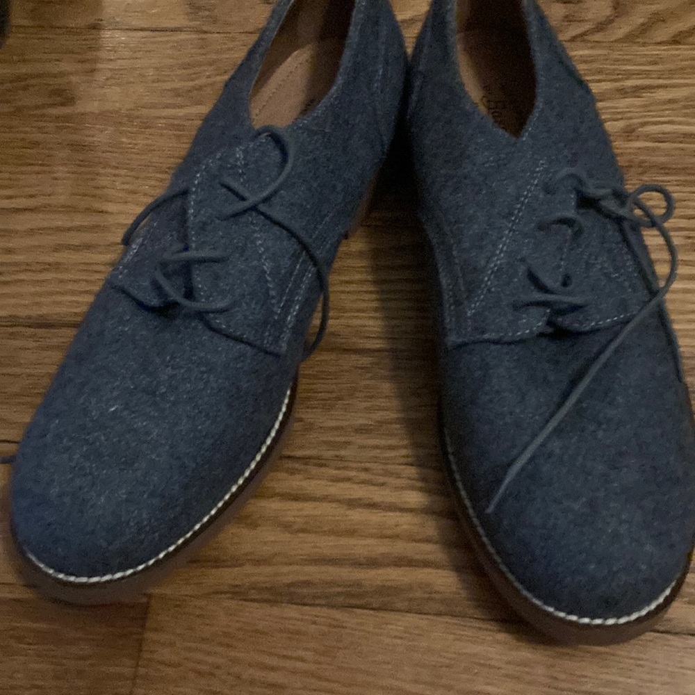 Brand new! Bass grey shoes.